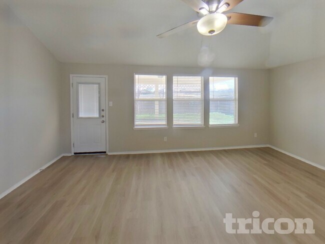 Foto del edificio - 421 Rowdy Dr