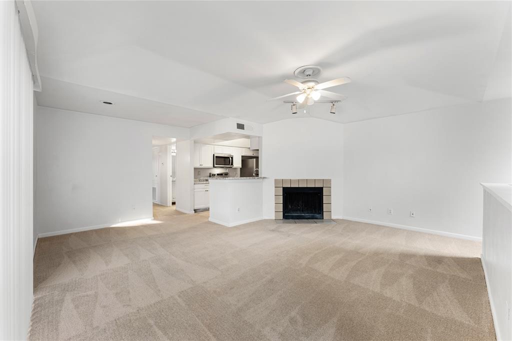 Foto principal - 8044 Sands Point Dr