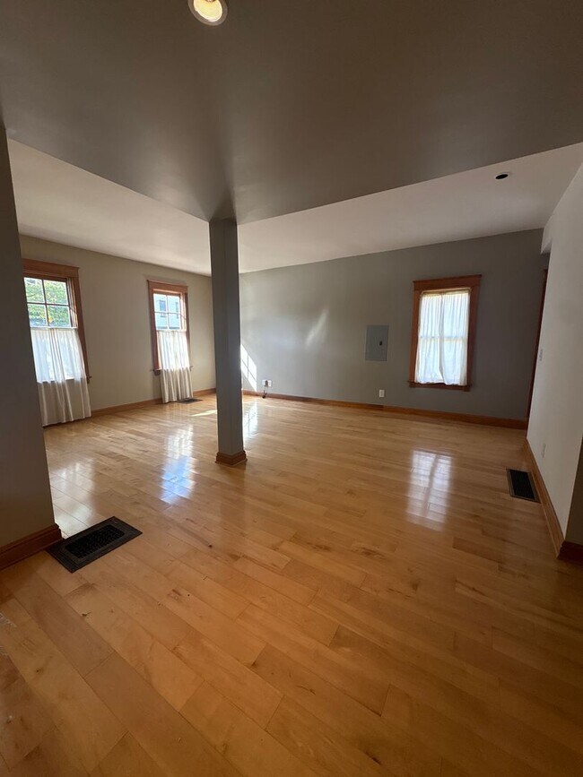 Foto del edificio - Renovated single family home for rent
