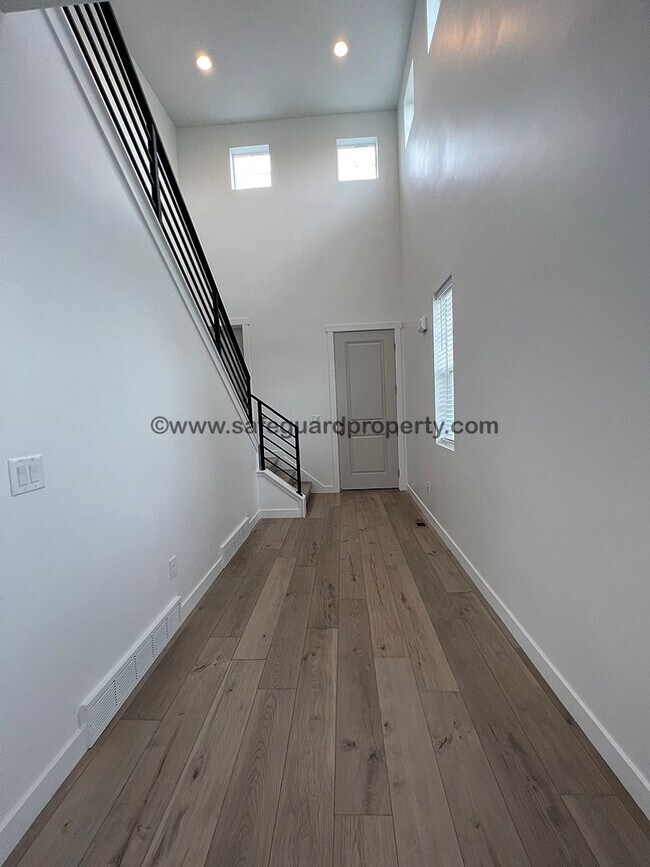 Foto del edificio - Newer 4 Bedroom Home in West Jordan