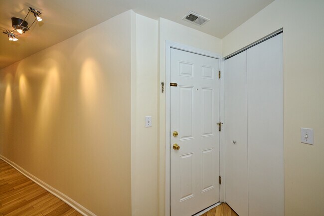 Foto del edificio - 4904 N Springfield Ave