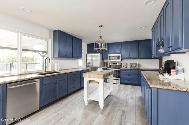 Building Photo - 3126 N 84th Pl