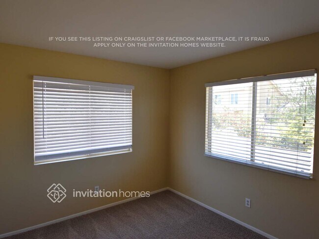 Foto del edificio - 2642 N Maple Ave