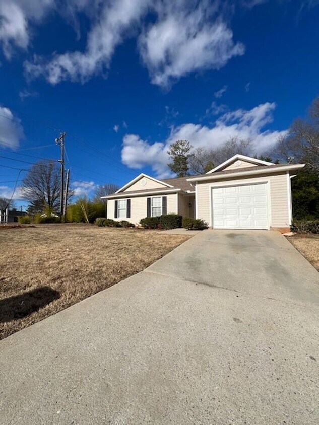 Fully Renovated with Modern Updates! 4 Bed... House Rental in Greenville, SC