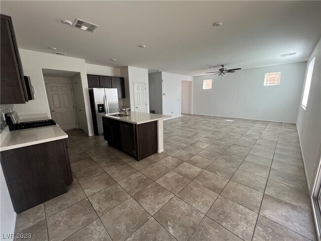 Building Photo - 3055 Eaglesfield Ave