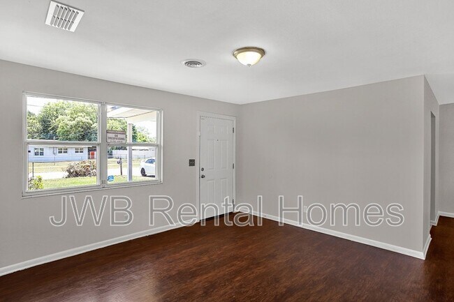 Foto del edificio - 4204 Lane Ave S