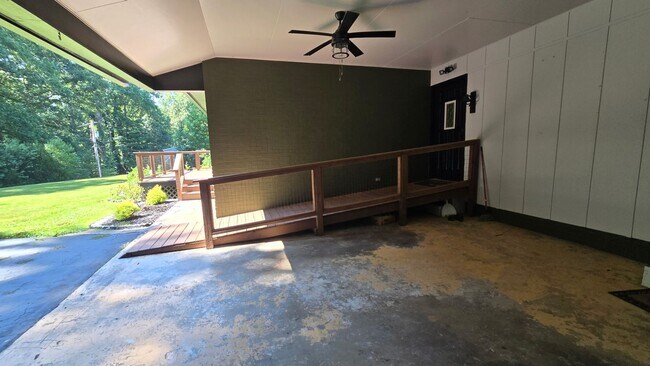 Foto del edificio - ***Newly Remodeled 3/2 Brick Rancher near WCU***