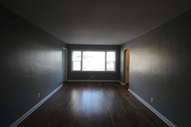 Building Photo - 305 N Moore Rd