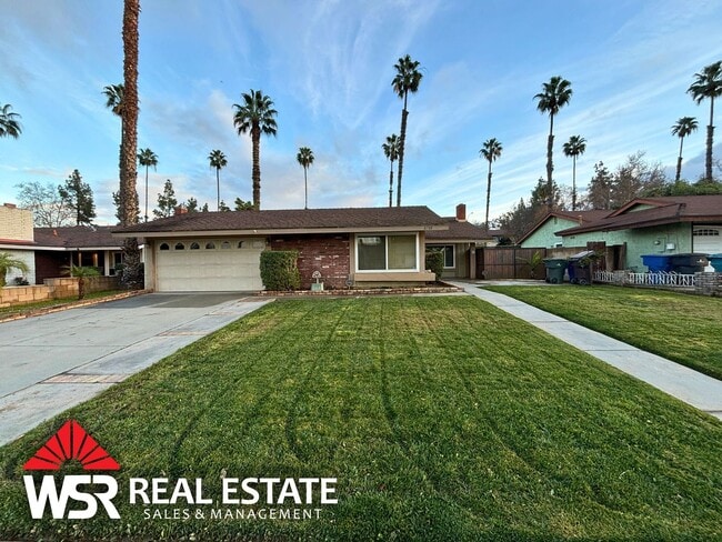 Building Photo - Spacious 5 Bedroom Home Near Victoria Ave with Easy Freeway Access