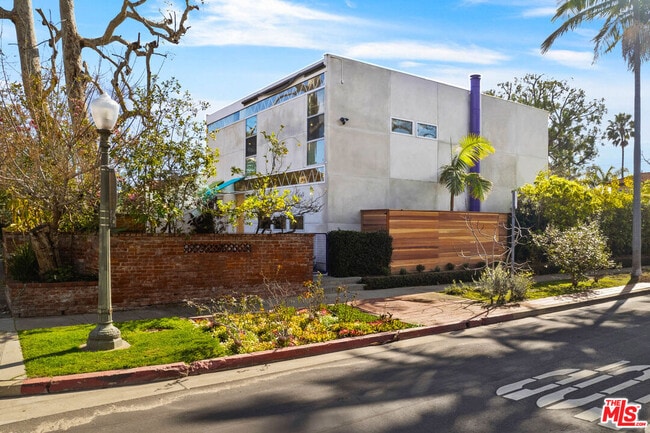 Building Photo - 2153 Linnington Ave