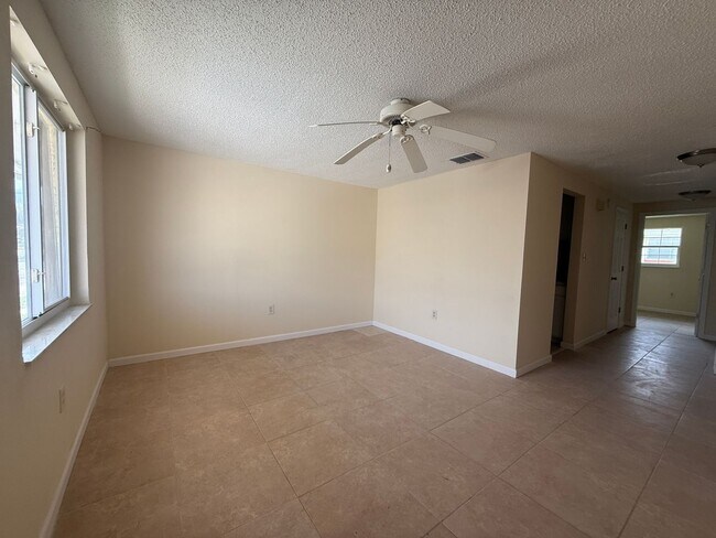 Foto del edificio - 2 Bedroom/1Bath  with Garage 55+ Community...