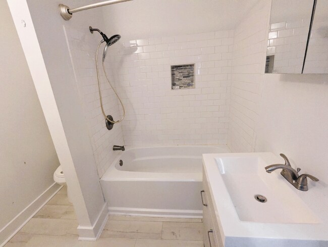 Foto del edificio - 613 Hudson Ave