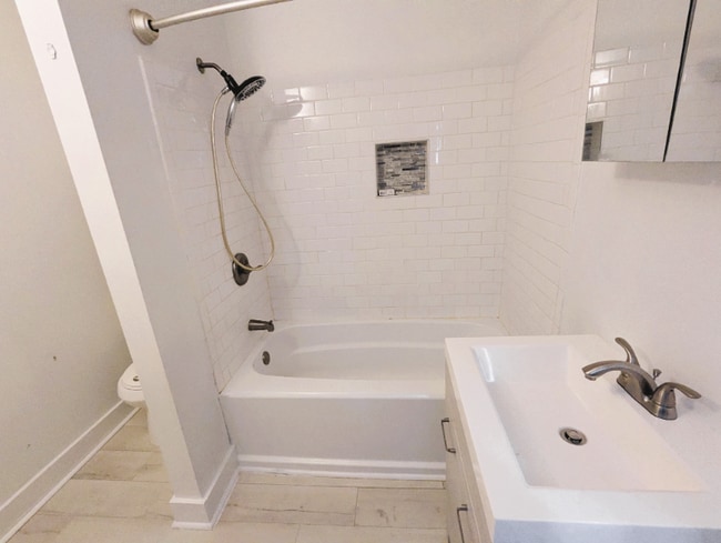 Building Photo - 613 Hudson Ave