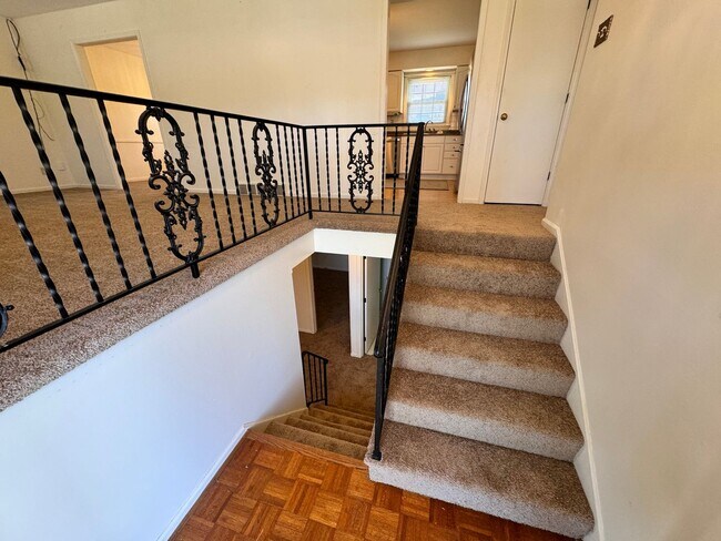 Building Photo - Beautiful House in Tates Creek! 4 BR, 2.5 ...
