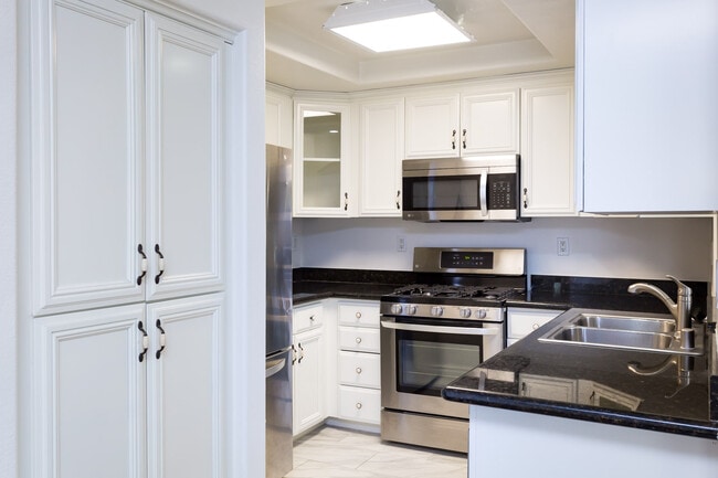 Building Photo - 5054 Los Morros Way