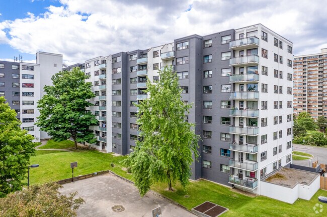 Photo du bâtiment - 65-85 Silver Springs Blvd