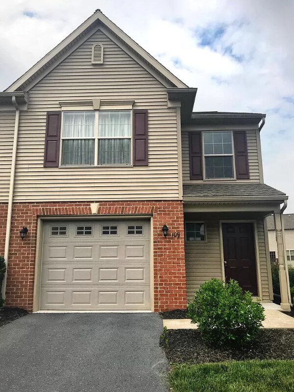 Foto principal - 109 Stonecrest Ln