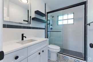 Building Photo - 5207 N Flagler Dr