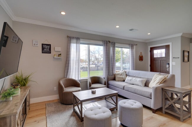 Building Photo - 893 Olivina Ave