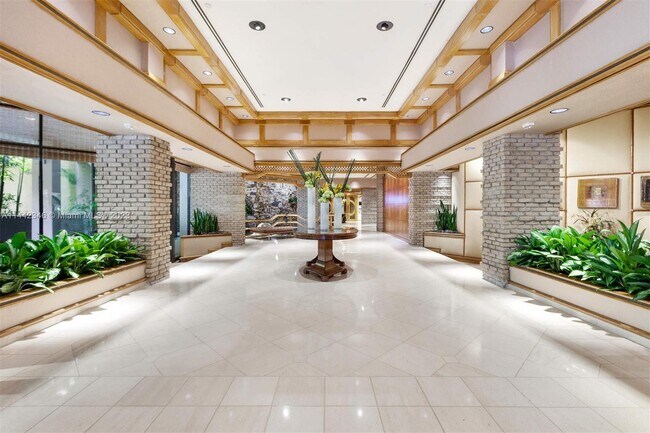 Building Photo - 2 Grove Isle Dr