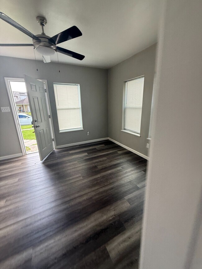 Foto del edificio - 122 Pineview Dr