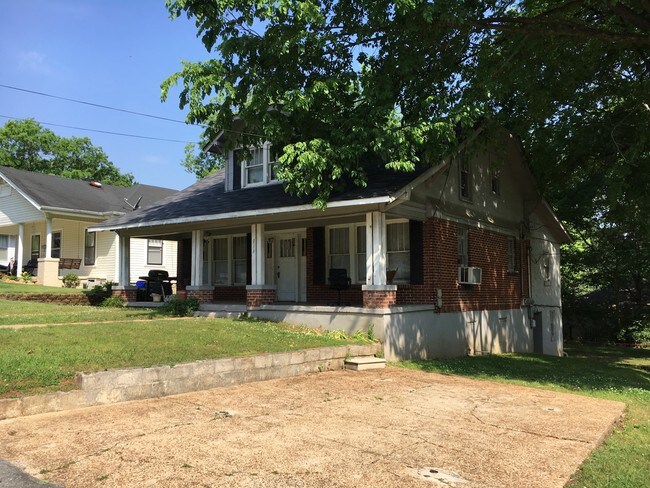 Building Photo - 213 E Mattielou St