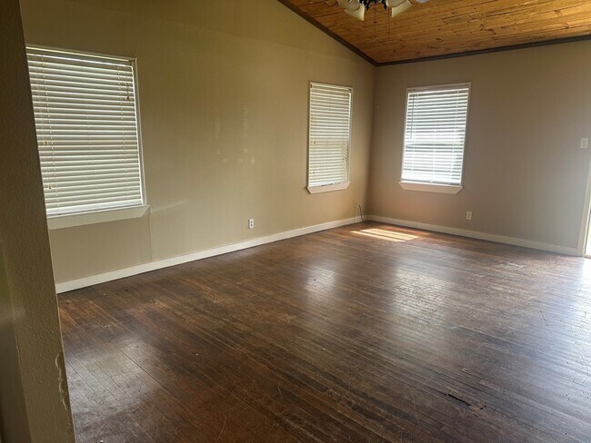 Foto del edificio - 114 Forest Oaks Ln