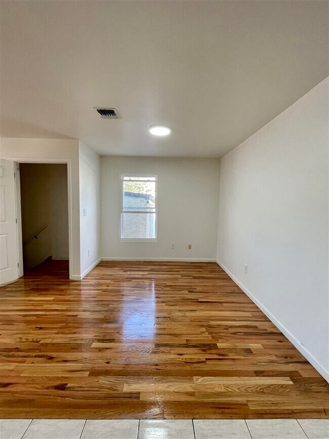 Building Photo - 1415 44th St