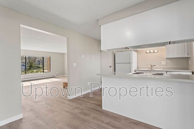 Building Photo - 5660 SW 180th Ave
