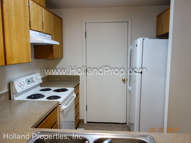 Building Photo - 6054 SE Green Ct