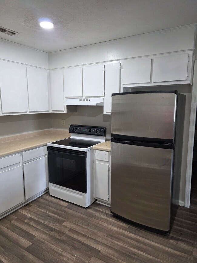 Foto del edificio - 3 Bedroom End Unit