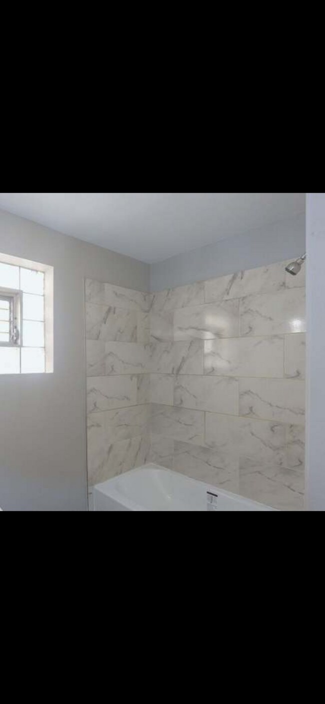 Foto del edificio - 7950 S Lafayette Ave
