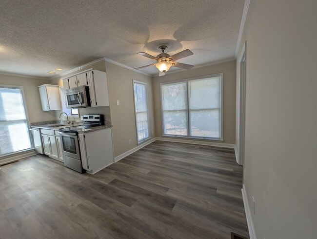 Building Photo - Gorgeous Brick 4 bedroom, 4 bathroom home located in the Farmwood community in Minthill!