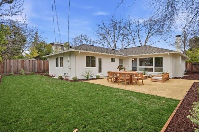 Foto del edificio - 1624 Channing Ave