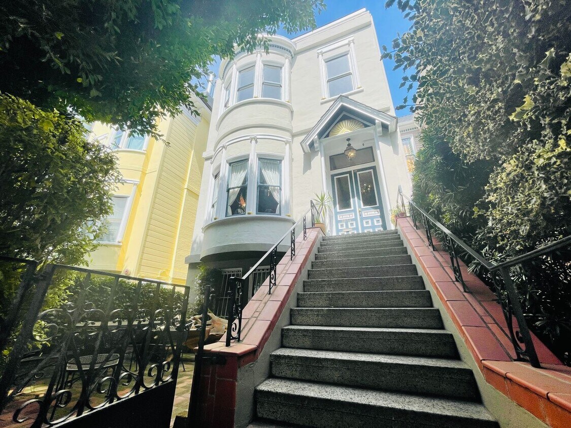 Primary Photo - COMING SOON!  1890 Victorian 1 Bedroom wit...