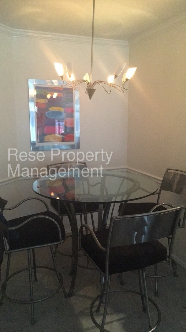 Foto del edificio - Remodeled 2 Bed 2 Bath Towne Park Condo!!