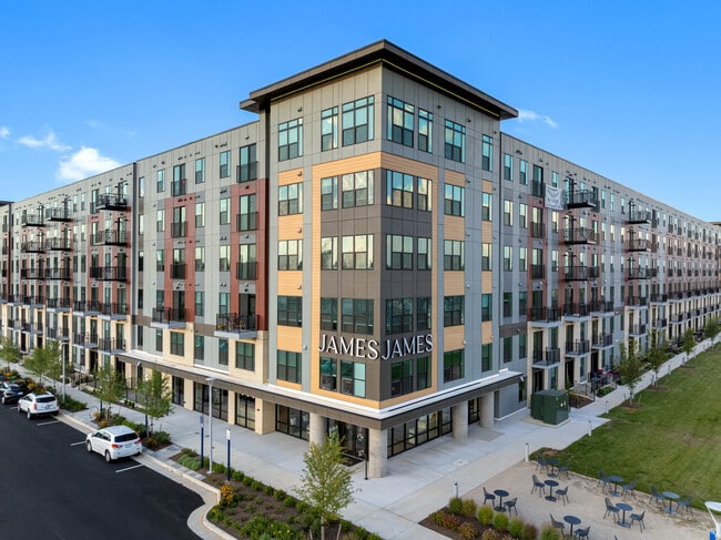Building Photo - The James at Springline