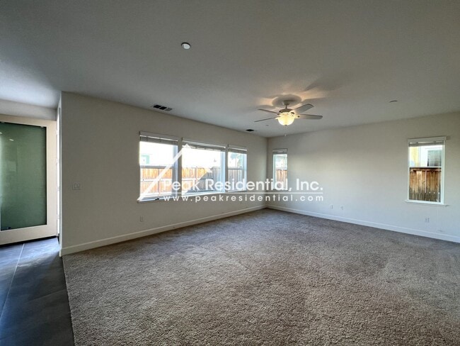Building Photo - Beautiful 4bd/2.5ba Elk Grove Home with 2 ...