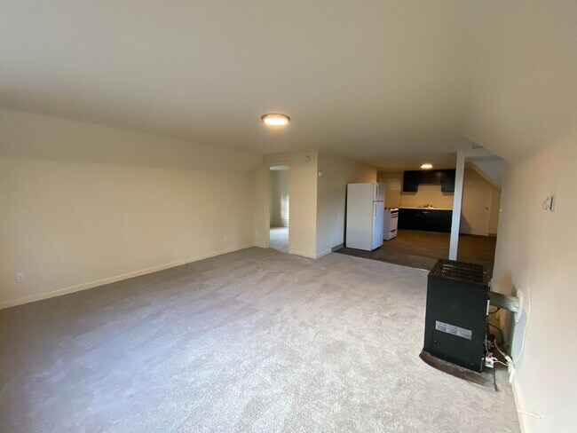 Foto del edificio - 2-Bedroom, Upstairs, Hawthorne District