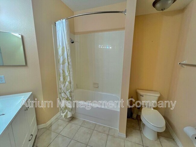 Foto del edificio - 3651 Oakdale Cir