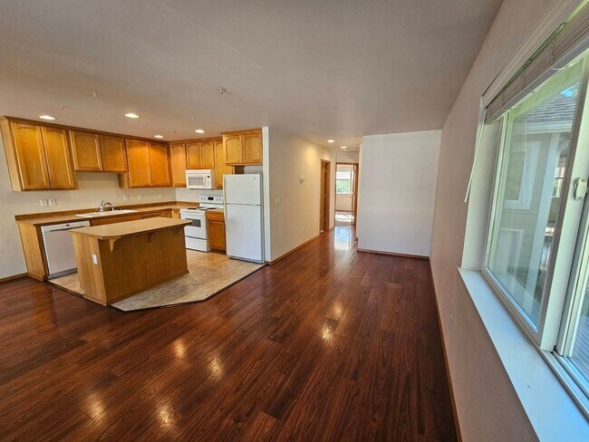 Building Photo - Morrison Duplex
