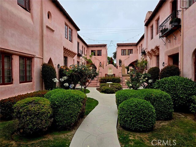 Foto del edificio - 1728 E 3rd St