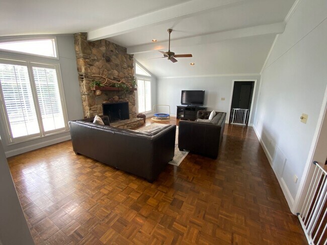 Foto del edificio - A little slice of paradise within minutes to downtown Greenviille