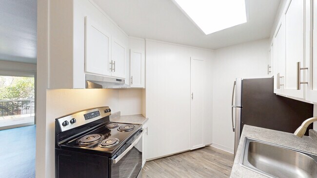 Building Photo - 1821 Lincoln Ave