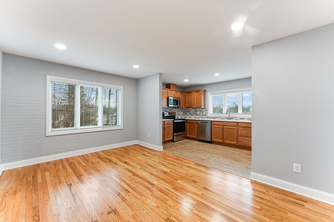 Large family dining room - 234 S Walnut St