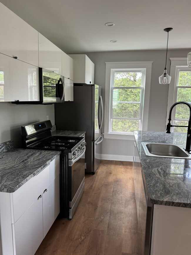 Building Photo - 76 Norwood Ave