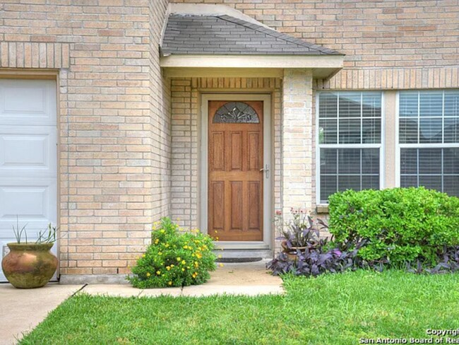 Foto del edificio - Move-In Ready Home with Fresh Updates & Spacious Layout in Converse