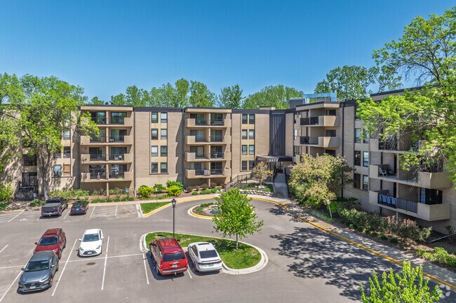 Foto del edificio - 6650-6730 Vernon Ave S