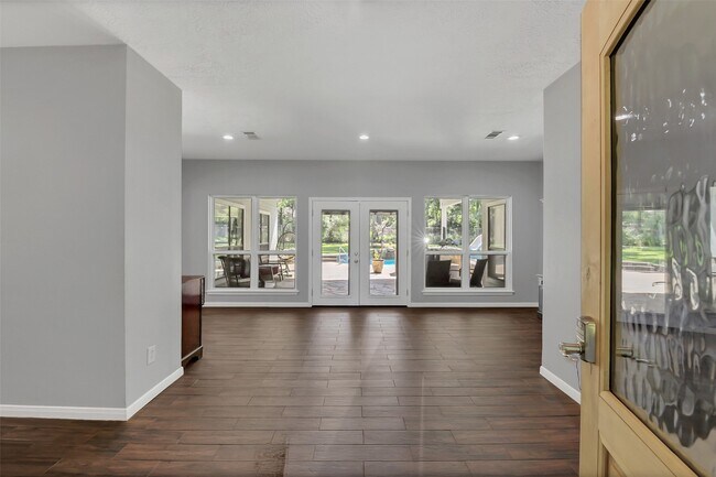 Building Photo - 44 Lake Forest Cir