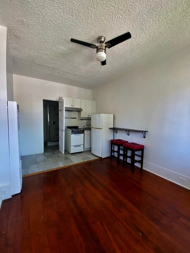 Foto del edificio - 1114 N Poinsettia Pl